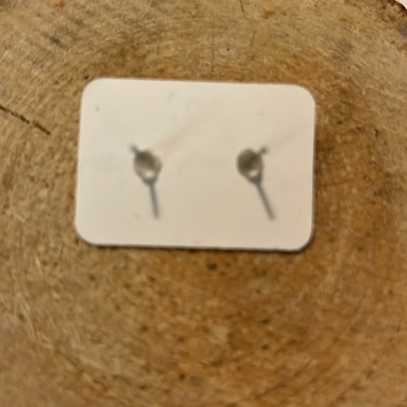 Red Heart Studs - FREE with Purchase of $8 or more - Just add to your bundle!! - Picture 2 of 4